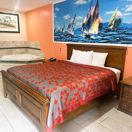 Pecan Valley Inn & Suites Сан-Антонио Экстерьер фото