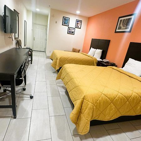 Pecan Valley Inn & Suites Сан-Антонио Экстерьер фото