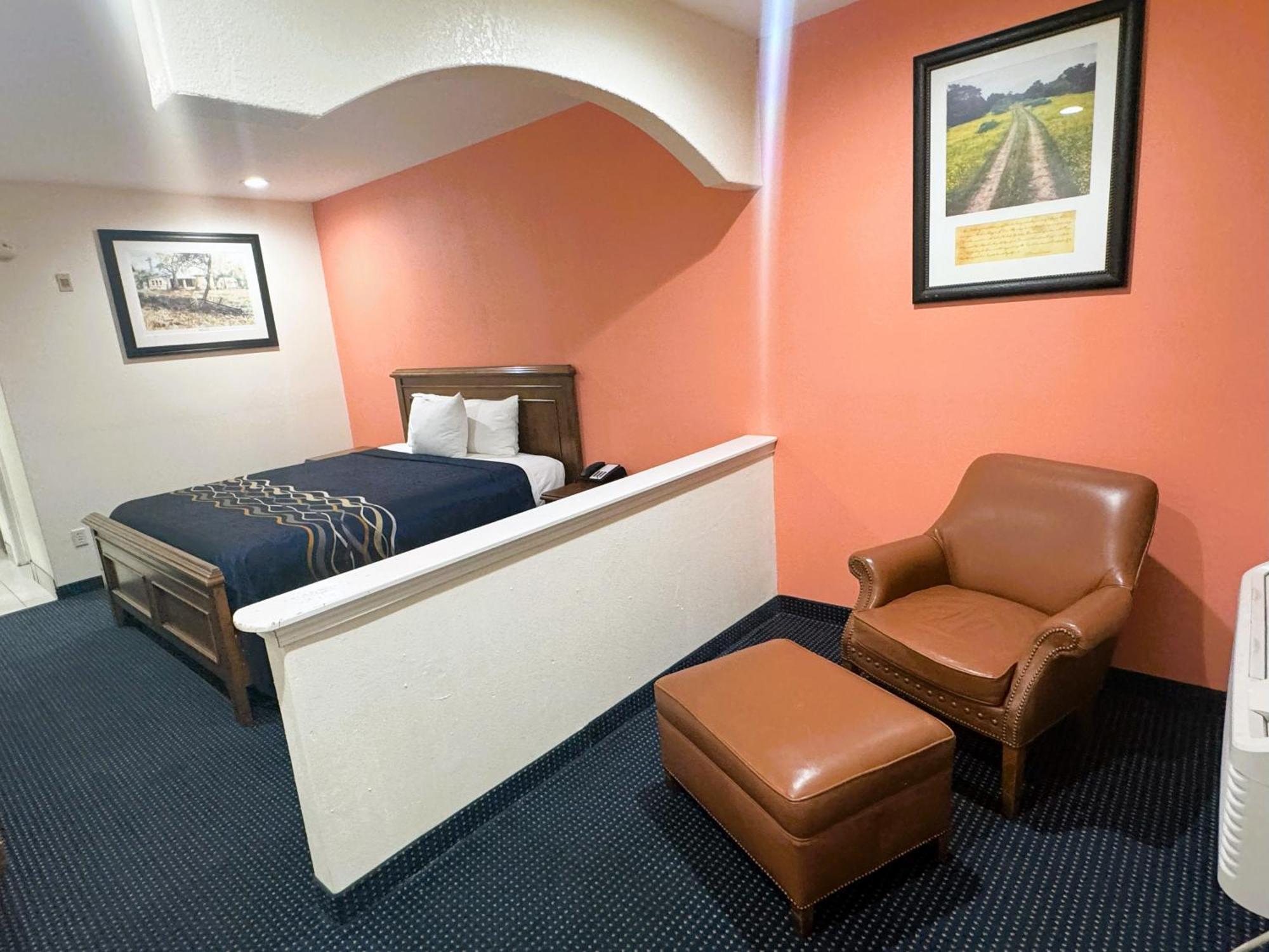 Pecan Valley Inn & Suites Сан-Антонио Экстерьер фото