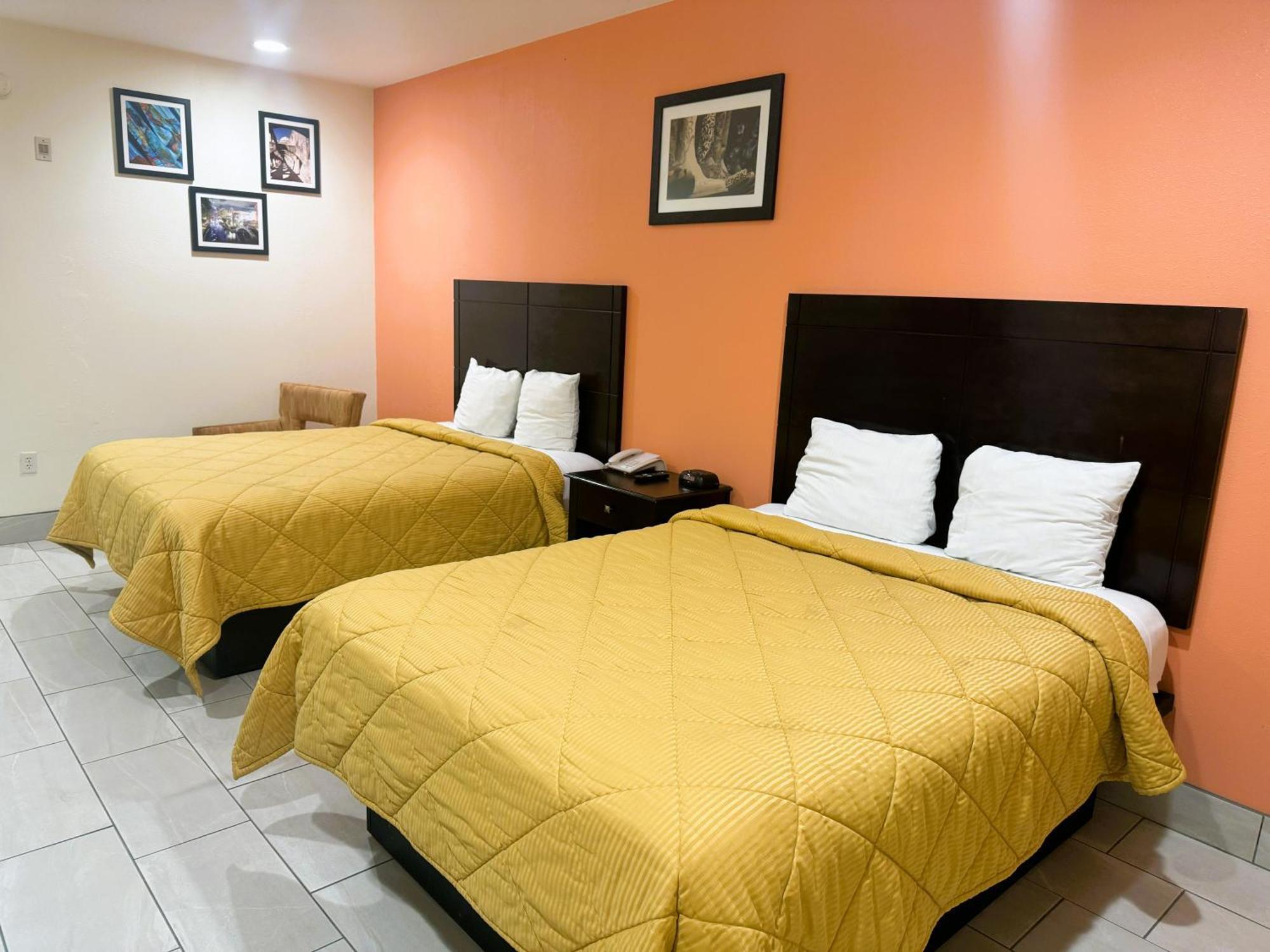 Pecan Valley Inn & Suites Сан-Антонио Экстерьер фото